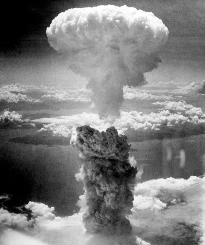 Il fungo atomico su Nagasaki, 9 agosto 1945 Il fungo atomico su Nagasaki, 9 agosto 1945