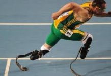 Rivoluzione Olimpica OSCAR PISTORIUS gareggia con gli altri pistorius