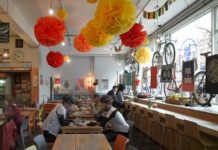Il locale per i ciclisti a Londra Look mum no hands