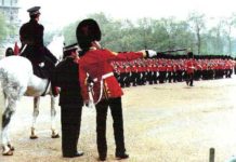 Dal compleanno della Regina ad altri eventi ecco il fine settimana Londinese GSM A G 'Perry' Mason MVO MBE directing a rehearsal for Trooping the Colour