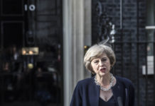 Brexit: Theresa May riunisce il governo a Chequers
