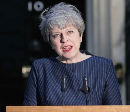 Perché la premier Theresa May ha annunciato le elezioni anticipate?