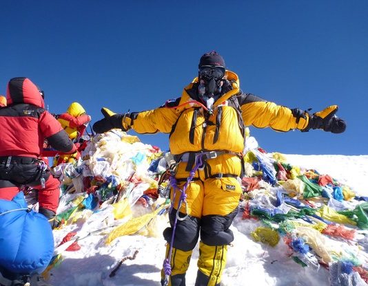 A 26 anni, Mollie Hughes è la più giovane donna europea ad aver scalato l’Everest da entrambi i versanti