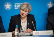 £300m per l’industria aerospaziale: «Bisogna rimanere all’avanguardia nel campo dell’aviazione civile.» dichiara Theresa May