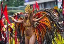 Notting Hill si traveste per il Carnevale più famoso di Londra