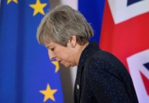 Dimmisioni di Theresa May peri l 7 Luglio e lei si commuove