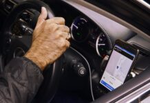 Uber: gli autisti diventano dipendenti
