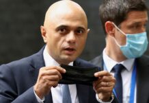 Picco contagi in Gb, ira del governo Johnson contro i no vax: “Idioti” E intanto nuove misure