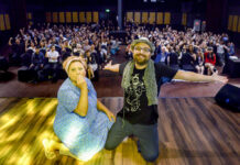 Luca Vullo e sua mamma Angela Gabriele si esibiscono in Norvegia Il performer esibirà poi a Londra ospite di BeComedy UK Londonone radio Luca Vullo