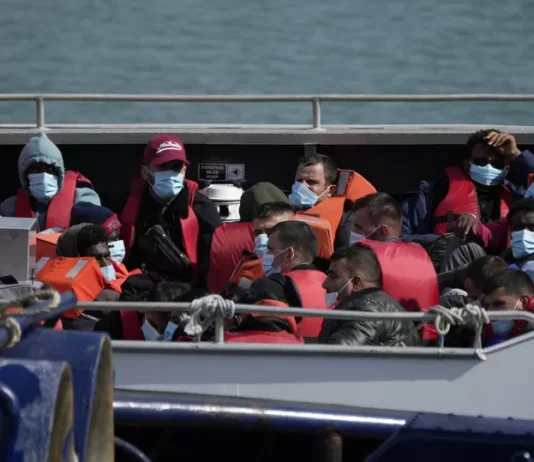 GB: il parlamento approva sì dell’Alta Corte al trasferimento dei migranti in Ruanda ed é polemica politica Italoeuropeo LondonONE radio GB: il parlamento approva sì dell'Alta Corte al trasferimento dei migranti in Ruanda ed é polemica politica