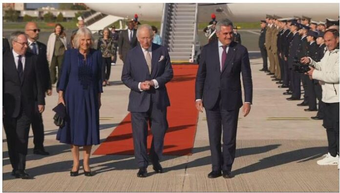 Re Carlo III e Camilla atterrano a Ciampino, 7 aprile 2025 (Rainews24) Re Carlo III e Camilla atterrano a Ciampino, 7 aprile 2025 (Rainews24)