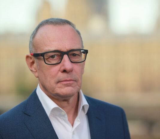 Marco Varvello e il suo nuovo libro: Londra, i luoghi del potere, Il ritorno del Regno Unito tra i protagonisti delle sfide globali Italoeuropeo LondonONE radio Marco Varvello e il suo nuovo libro : Londra, i luoghi del potere: Il ritorno del Regno Unito tra i protagonisti delle sfide globali