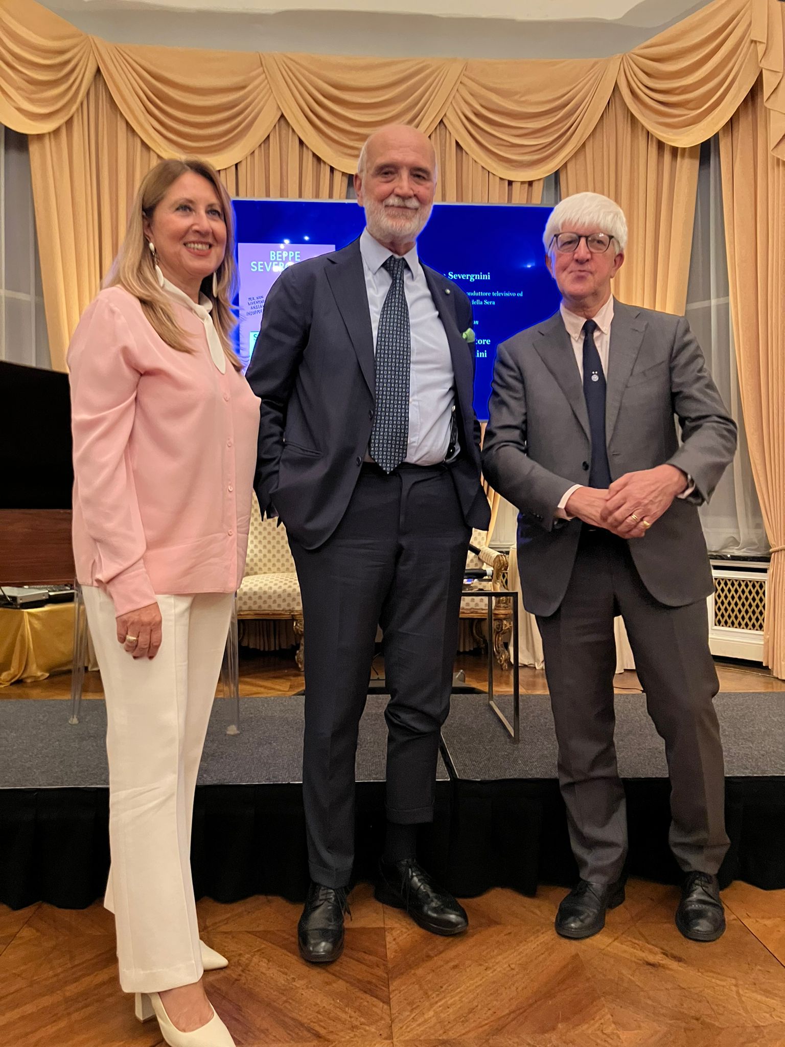 LondonONEradio Italoeuropeo - Beppe Severgnini presenta il suo ultimo libro all’Ambasciata d’Italia a Londra in conversazione con  l’Ambasciatore Lambertini