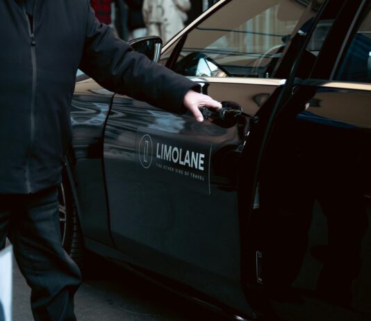 LimoLane accelera: acquisita Driven Worldwide, nasce un nuovo leader globale nella mobilità premium LondonONEradio LimoLane accelera: acquisita Driven Worldwide, nasce un nuovo leader globale nella mobilità premium