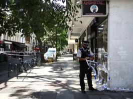 Una donna di 47 anni arrestata dopo l’accoltellamento di 4 uomini a Londra